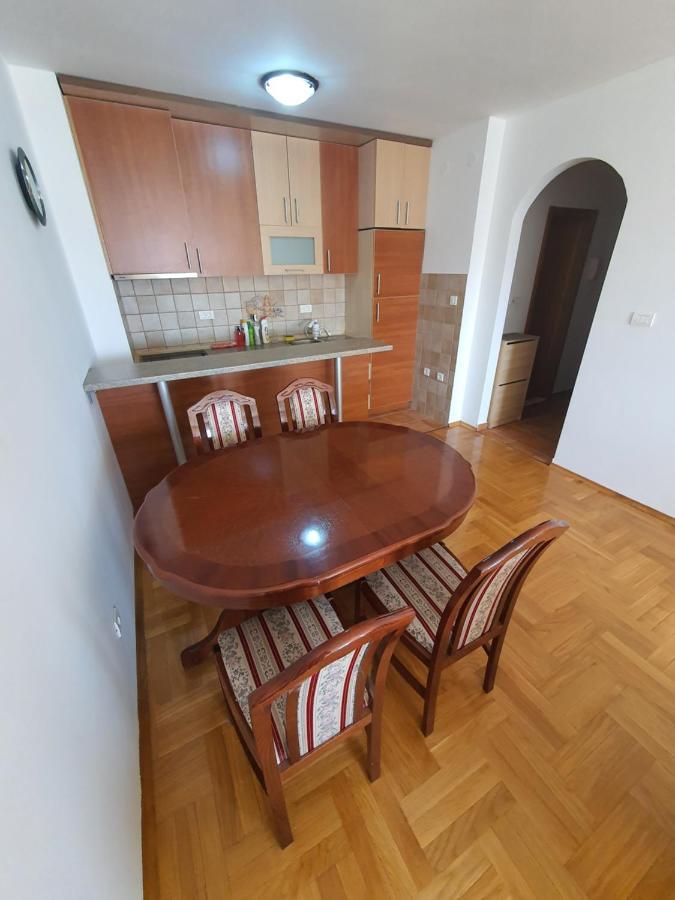Oksana Apartment Podgoriţa Exterior foto